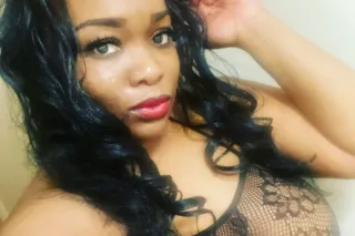 Hey Kings im Queen looking for... - Image 1