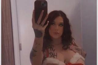 BUSTY WET &amp; SEXY CHRISTIE ... - Image 3