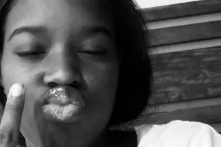 thick ass darkskin baddie read... - Image 1