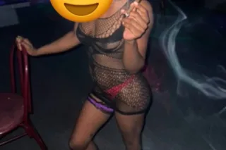 Im a good girl i have a thing for older Caucasian men they love to have a good time your not trying to spoil me please do not waste my time please and thank you.........I'm sweet, ambitious and love to shop Live in your world.love being spoiled - Image 10