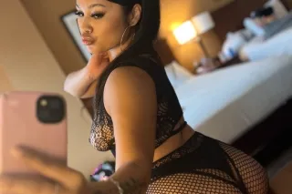 *NEW TO TOWN * Upscale latina ... - Image 2