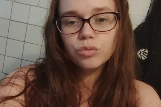 thick thighs and green eyes 😍 - Image 4