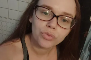 thick thighs and green eyes 😍 - Image 6