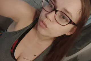 thick thighs and green eyes 😍 - Image 7