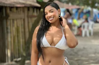 💓Latina new to town❤ with disc... - Image 1