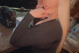 Luxurious Blonde Bombshell in ... - Image 3