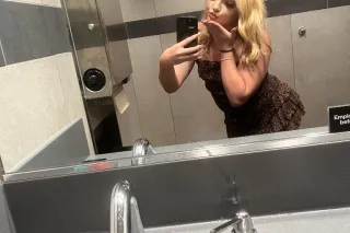 In town💋 2 girl deals😘 - 21 - Image 3