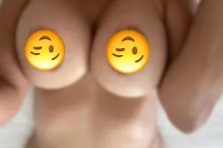 🍀🍀🌺BEAUTIFUL & HOT COLOMBIAN🇨🇴... - Image 1