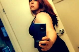 TRAVELING MILF HERE VISITING FAMILY - Image 10