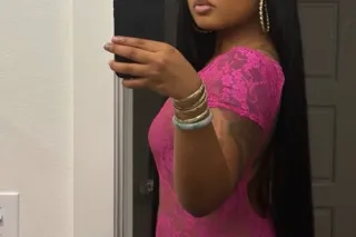 im here for a good timeeeeee Catch me while im here you loveeeee meeeeee💦🥳💝 - Image 2