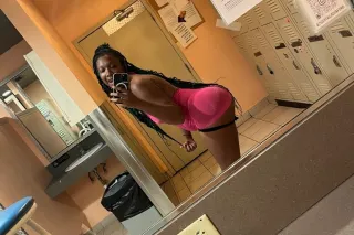 Wanna do a split on that dick daddy 🫦🍆 - Image 8