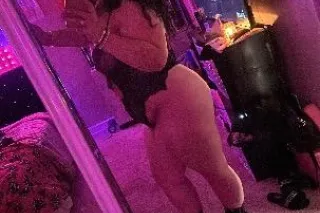 Thick mixed beauty - 24 - Image 1