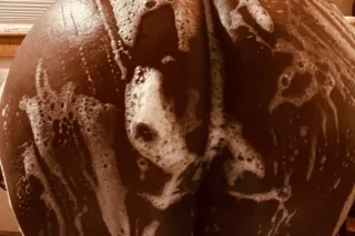 Strawberry pie looking for white guy! - Image 1