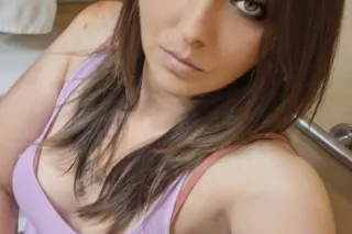 come get a taste and a feel of... - Image 2