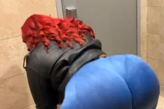 Big Booty 🍑Blasian 👸🏽🥵Throat G... - Image 1