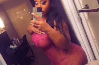 in town for a few more days , ... - Image 2