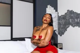 ❤Gorgeous Ebony Companion❤ - 2... - Image 4