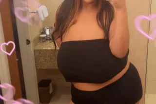 Seductive and Voluptuous 💋 5 S... - Image 1