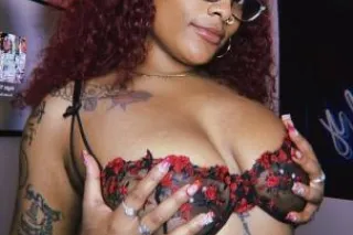 Onlyfans Creator @ Honeyycaakes 🎥🍑💦 - Image 2