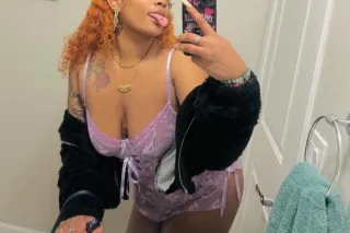 Onlyfans Creator @ Honeyycaakes 🎥🍑💦 - Image 3