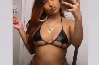 NEW IN TOWN - 25 - Image 2