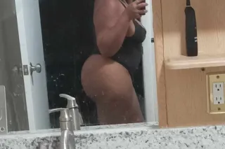 60$LOOKING FOR WET SLOPPY BET ... - Image 2