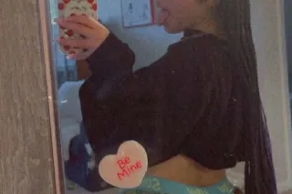 5'4 Soft Curves & Peaceful Ene... - Image 1