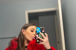 💋YOUR SEXY CANADIAN SNOW BUNNY... - Image 2