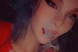 PETITE SNOWBUNNY LOOKING TO SN... - Image 2