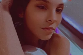 PETITE SNOWBUNNY LOOKING TO SN... - Image 1