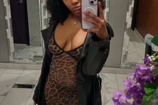 Pretty and petite - 24 - Image 1