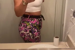 PRETTY CLASSY MASSAGE THERAPIS... - Image 2