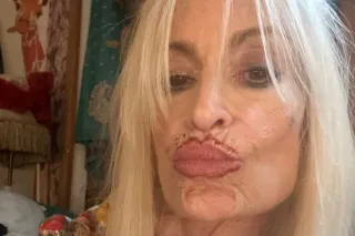 good afternoon loves. read who... - Image 1