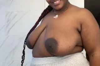 YOUR FAVORITE BBW checking out... - Image 4