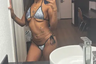 💦 IN TOWN FOR TODAY COME PLAY ... - Image 2