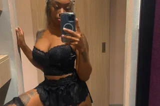 Always HORNY & WET 💦 😘 - Image 1