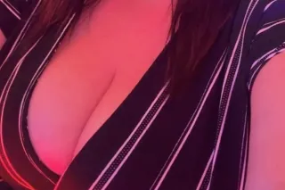 Natural Busty Bombshell - Image 6