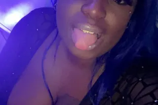 Come get this chocolatw while ... - Image 1