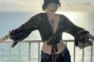 Emo trans lookin for friends 😏 - Image 2