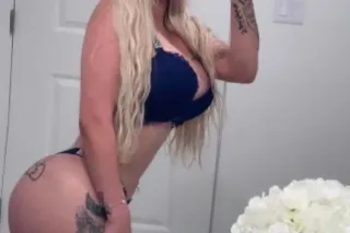 Sexy soft white skin ready to ... - Image 1