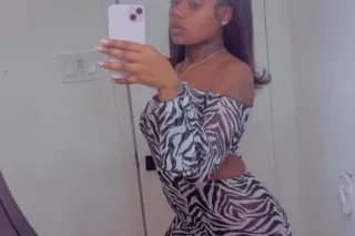 You want the buns ! BRING YOUR FUNDS‼💰‼ - Image 1