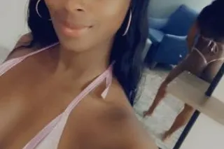 Irresistible Kisses in 💋 Killeen - Image 6