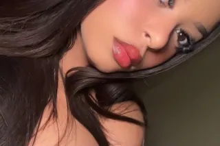 Gorgeous Brunette 🎀 36 DD Titt... - Image 4