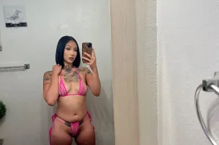 LATINA BABE 😍 VISITING TOWN te... - Image 3