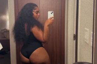 Exotic Bombshell 🍯🥂 - Image 6