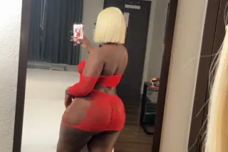 COME WORSHIP MY FAT ASS BOOTY ... - Image 2