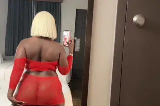 COME WORSHIP MY FAT ASS BOOTY ... - Image 1