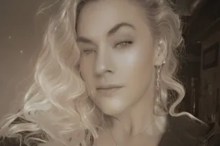 Petite Blonde, beautiful blue/... - Image 1