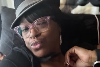 Pretty Goldie - 48 - Image 3