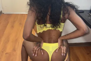 your favorite petite treat👅💦 incall/outcall specials available 💋 - Image 5